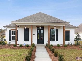 8202 Knee Tree Dr, Baton Rouge, LA 70818