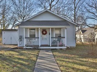 11 NW Forest Ave, Lees Summit, MO 64063