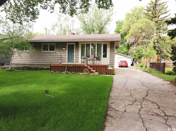 851 2nd STREET E, Shaunavon, SK S0N 2M0