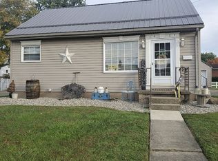 1427 E Broad St, Louisville, OH 44641