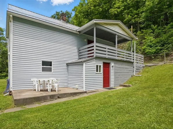 1190 California Dr, Coal Center, PA 15423