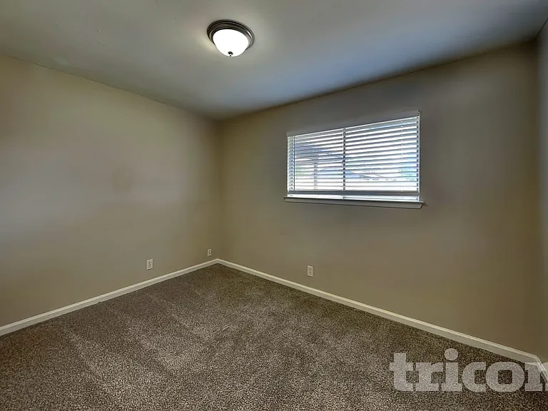 7326 Glen Trl — Photo 9