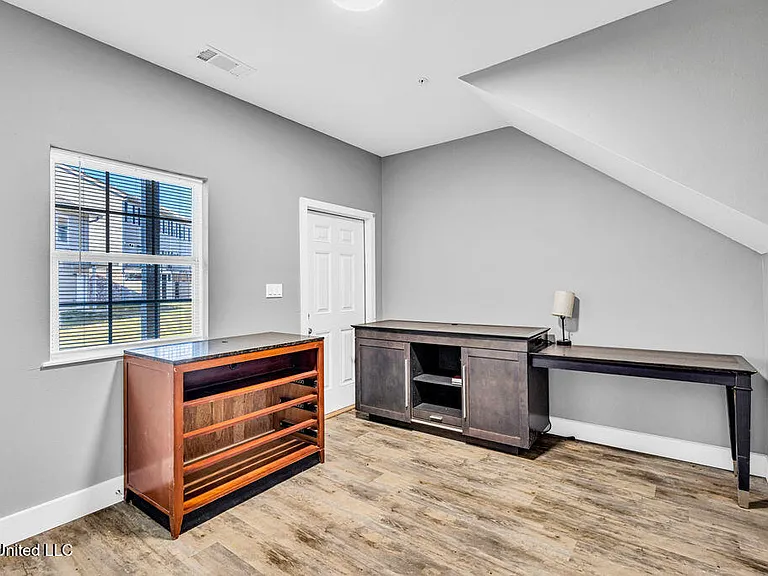 103 E Orchard Loop #103 — Photo 4