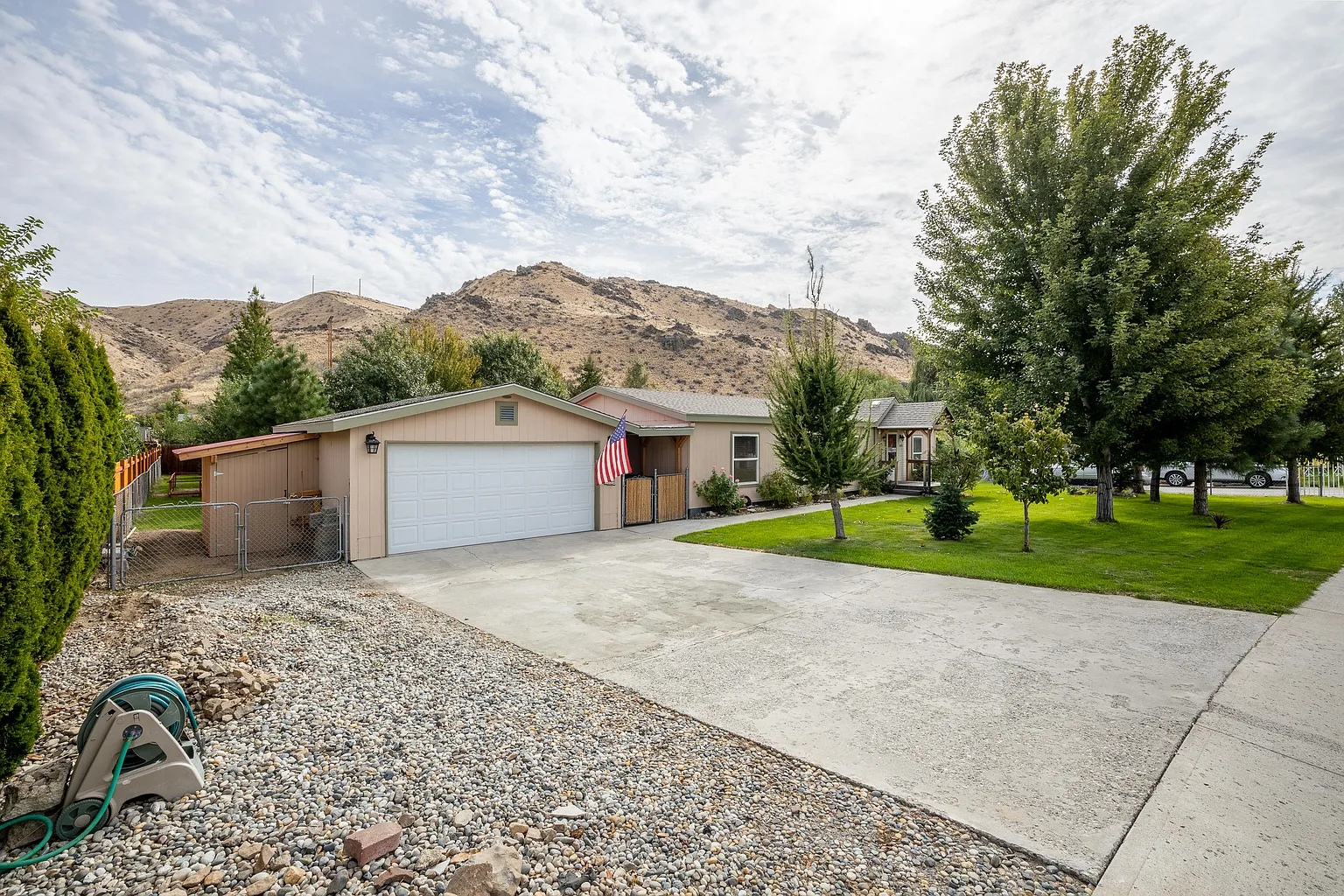 4079 Bluerock Dr NE photo 1