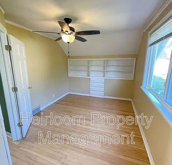 709 E Skyline Pkwy — Photo 14