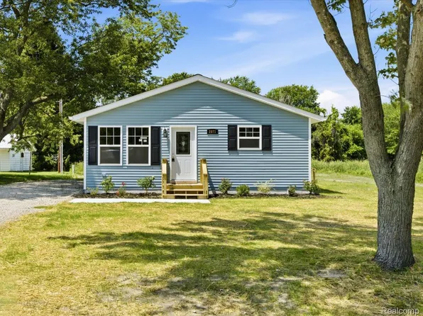 2971 Beach Rd, Port Huron, MI 48060