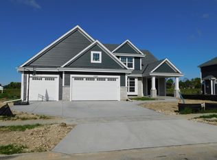 W47N837 Bobolink Ave, Cedarburg, WI 53012