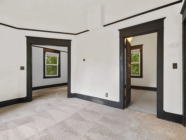 712 SW 3rd Pl — Photo 8