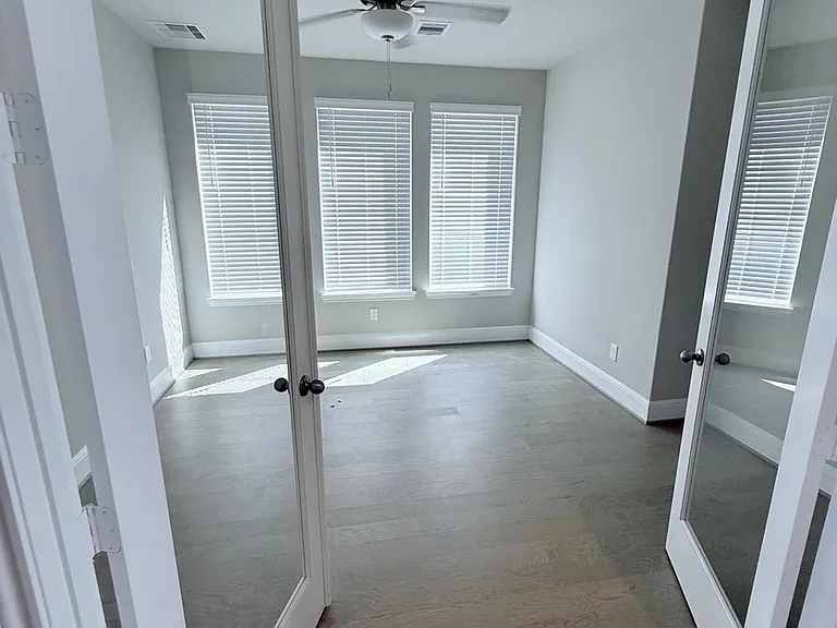 4934 Dickens Landing Dr — Photo 10