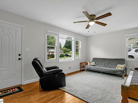 3rd image of 103 Pinehurst St