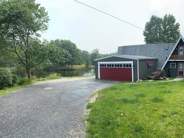 16915 Meadow Ln, Carlinville, IL 62626