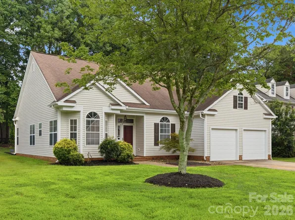 607 Oakbluff Cir, Charlotte, NC 28216
