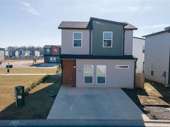 971 Boardwalk Ave, Centerton, AR 72719