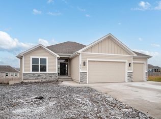 1810 Garden Ct, Basehor, KS 66007
