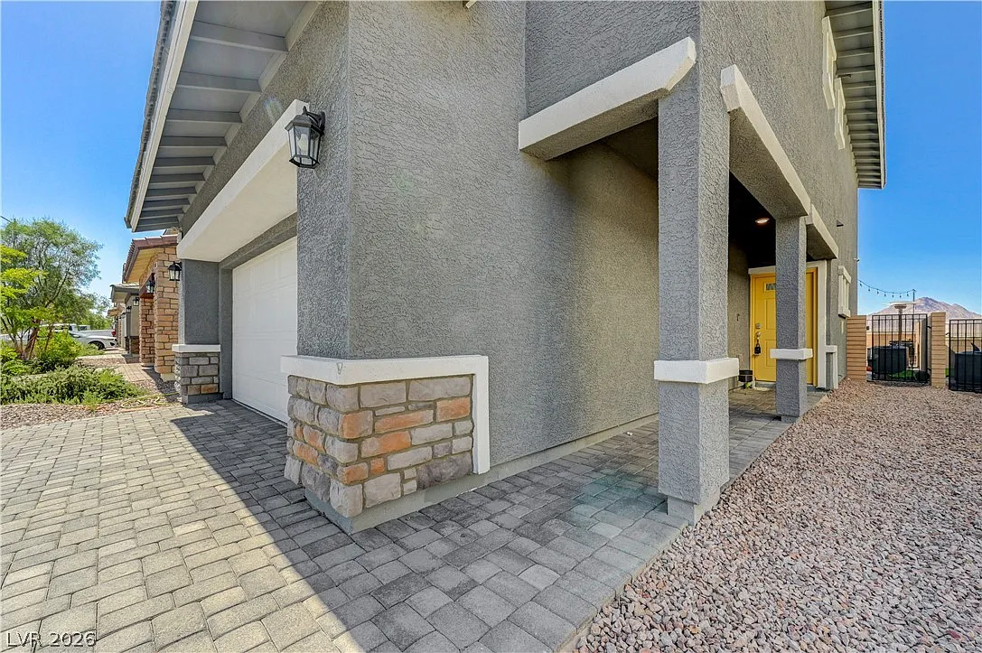 4 bed, 2.5 bath, 1868 sqft, $2,450 — Photo 4