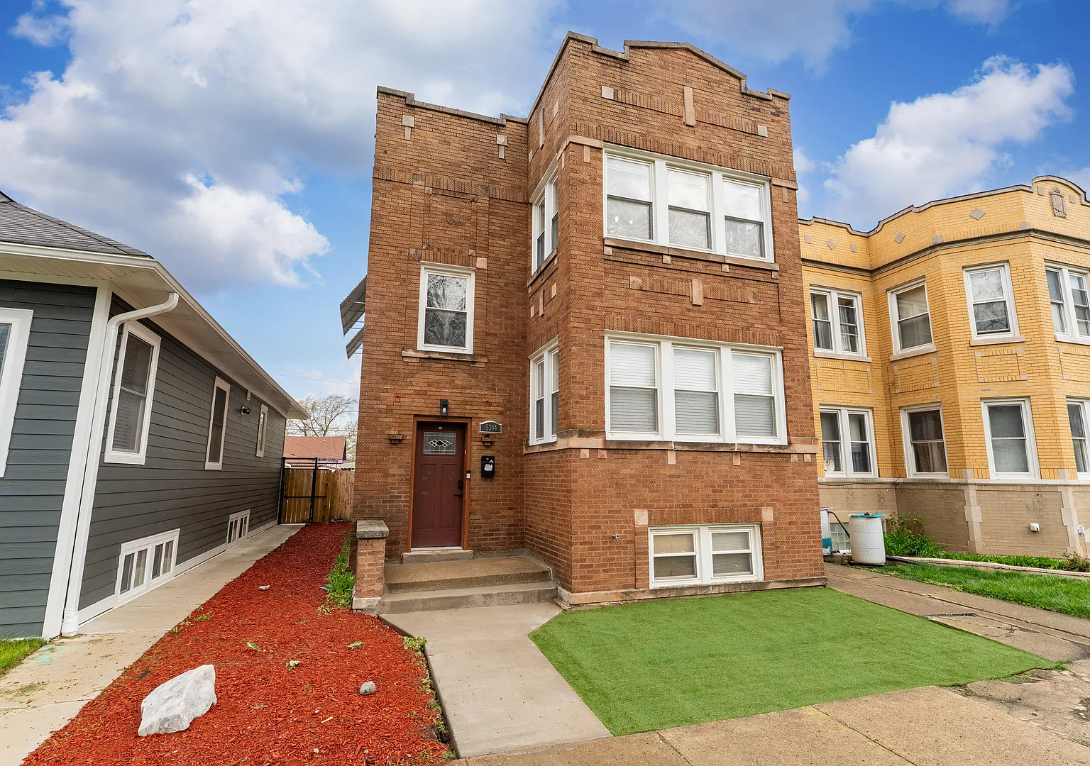 5304 W Cornelia Ave — Photo 2