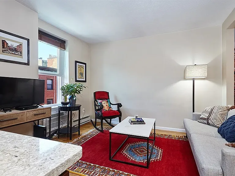 32 Fleet St #6 — Photo 3