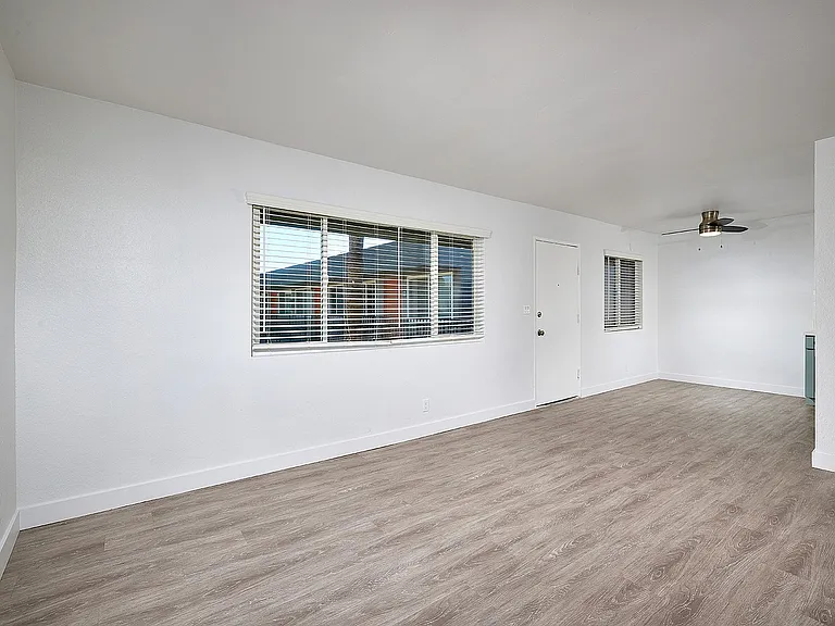 Elivia Apartments — Photo 19