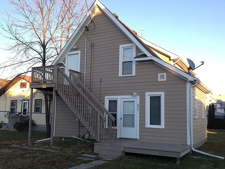 2211 Queen Ave N #2 — Photo 9
