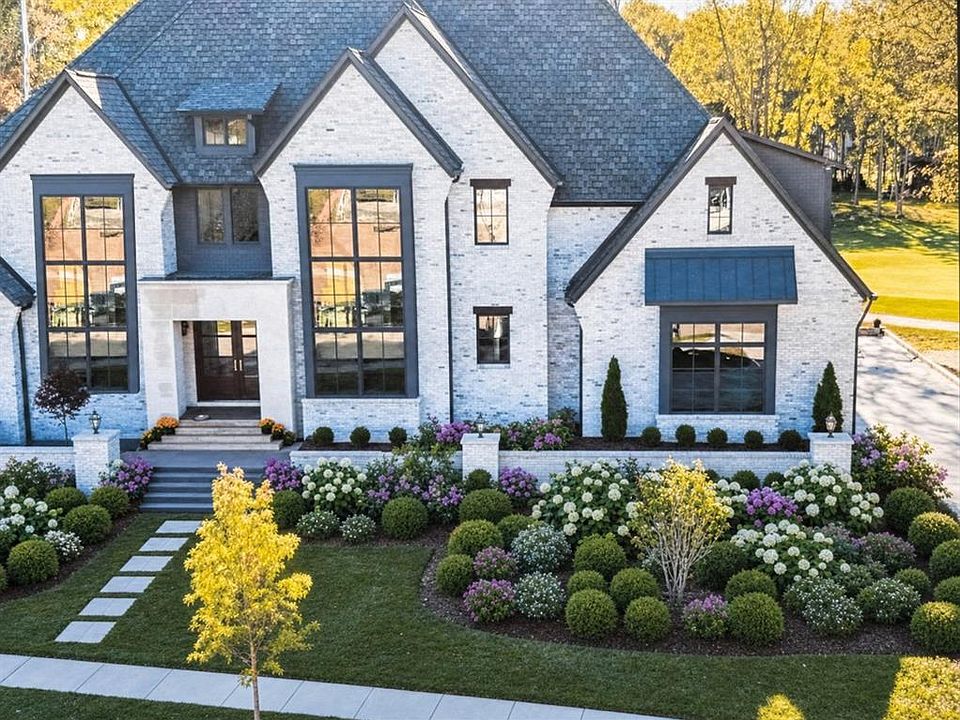 1st image of 340 Mirador Ct