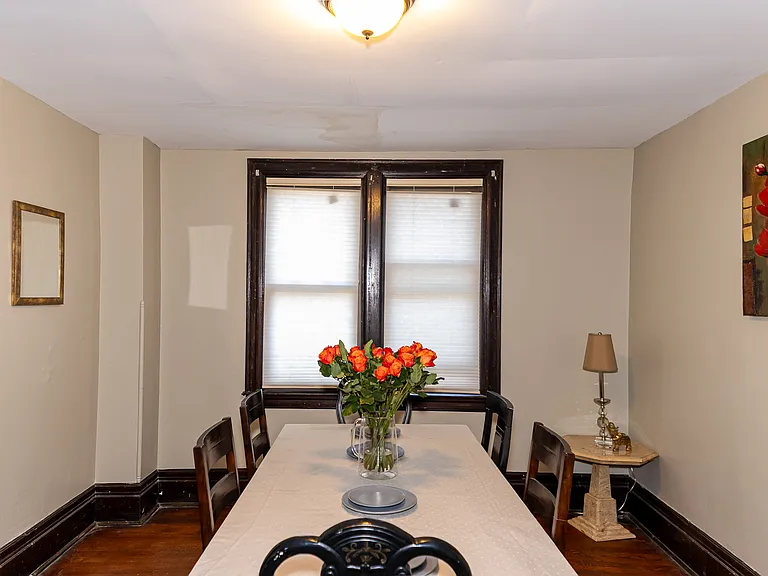 262 W Grand Blvd — Photo 32