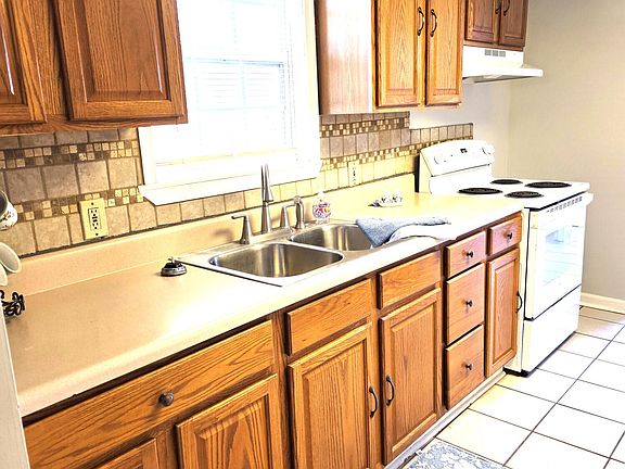 3rd image of 305 Back Draft Rd