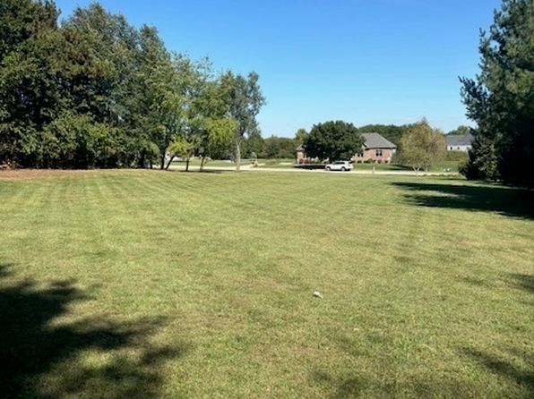 14571 Knob Hill Dr, Heyworth, IL 61745
