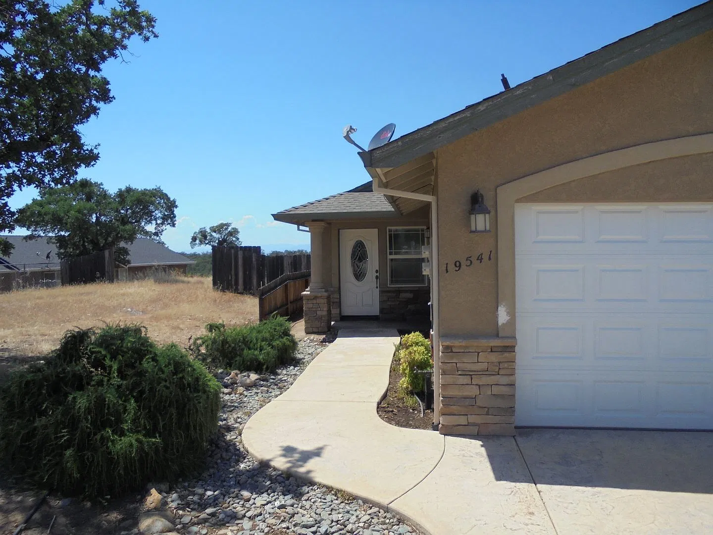 Lake California home with 2 car garage! — Photo 2