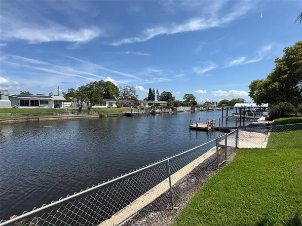 1412 Linstock Dr, Holiday, FL 34690