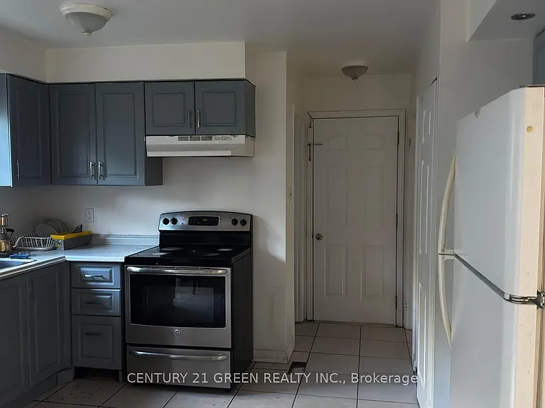 32 Elvira Cres — Photo 6