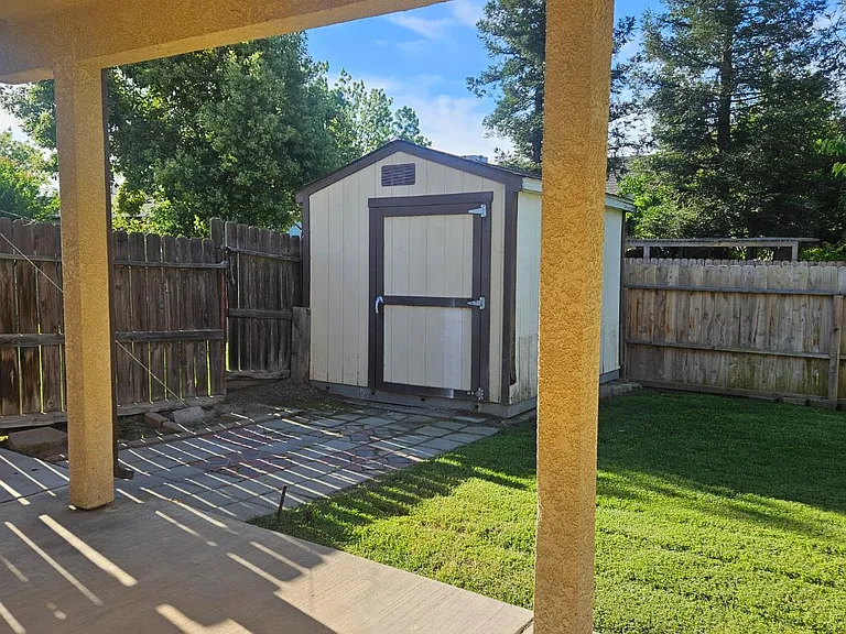 580 W Sunset St — Photo 12