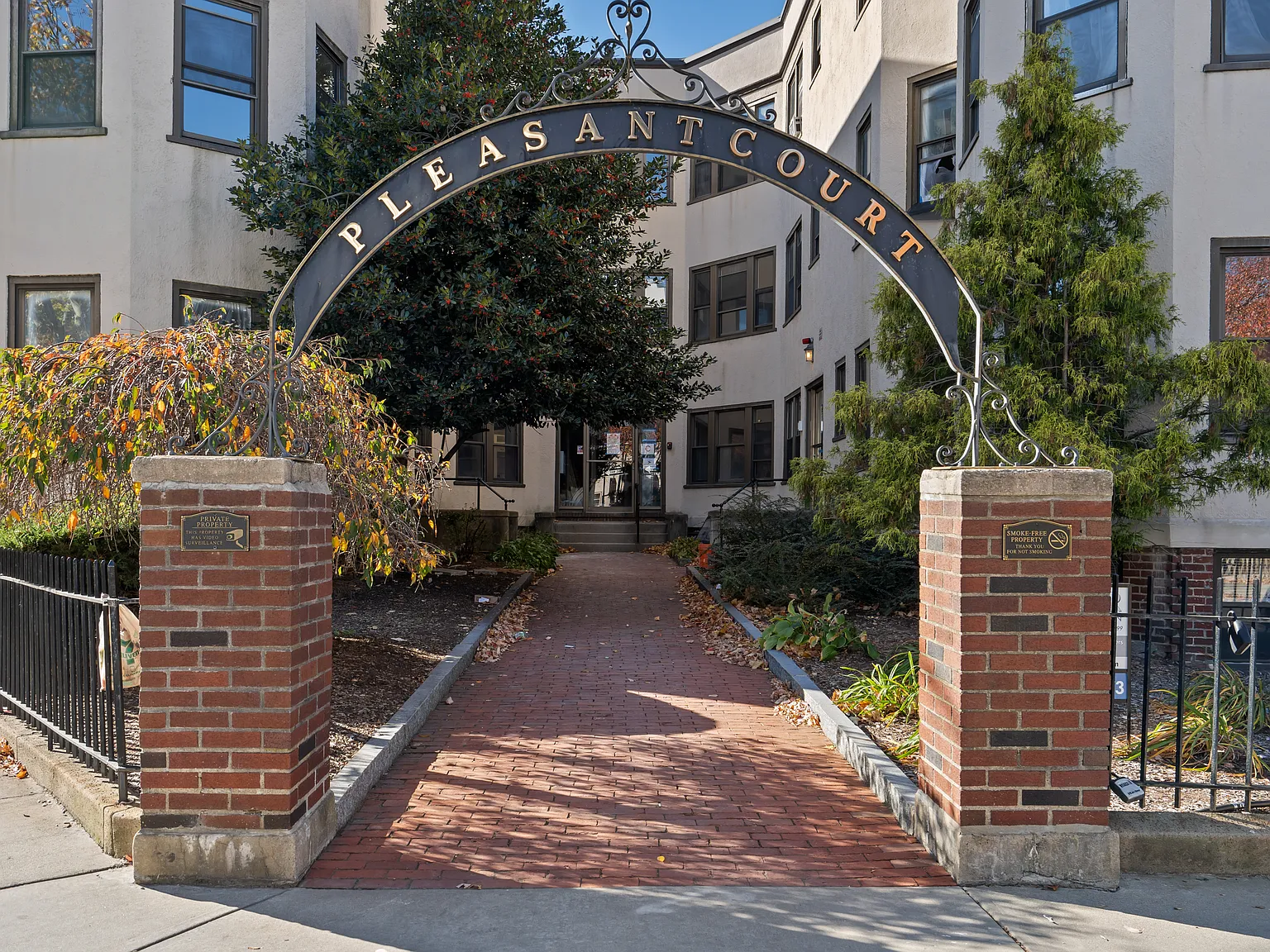 Pleasant Court — Photo 3