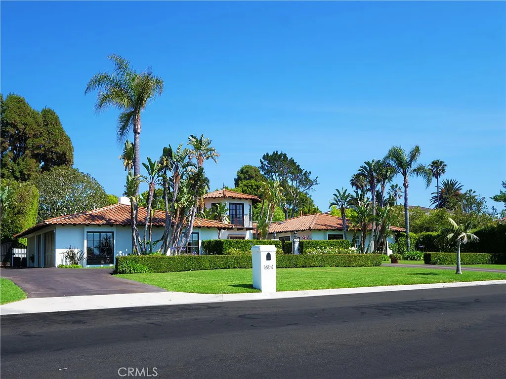 5 bed, 3696 sqft, $14,500 — Photo 2