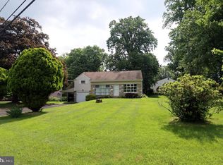 137 Colonial Dr, Warminster, PA 18974