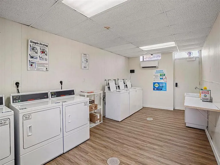 Laundry room at Kearney Apartment Homes.