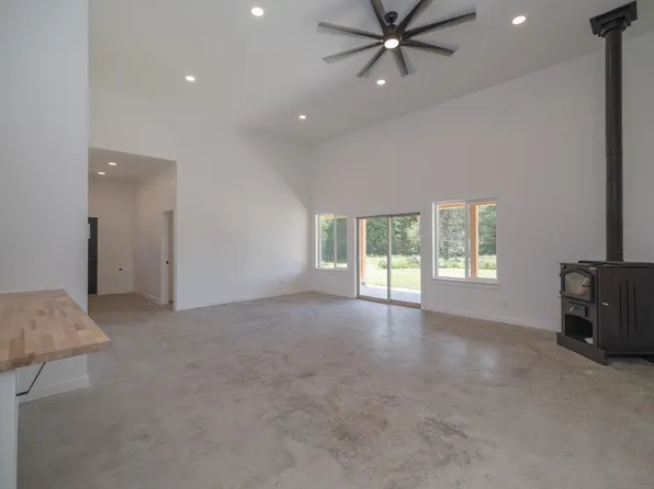 188 Bloom Farm Rd, Sagle, ID 83860