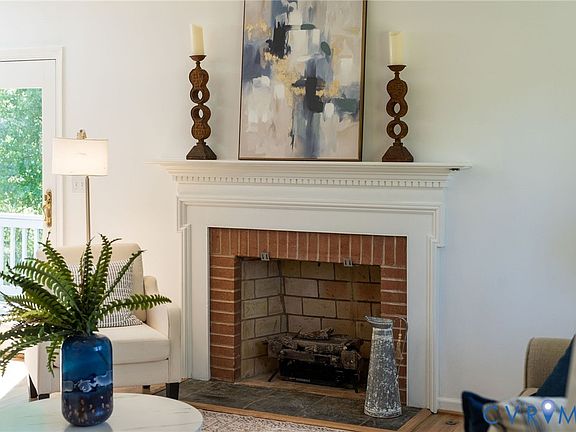 3rd image of 2208 Banbury St