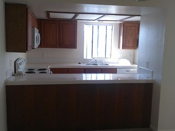 3rd image of 833 Chalcedony St