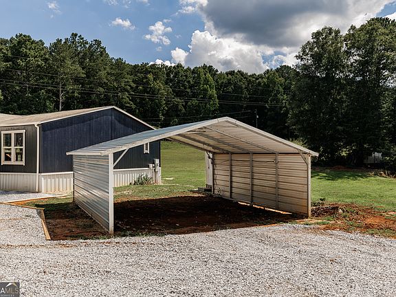 4th image of 1637 Young Harris Rd