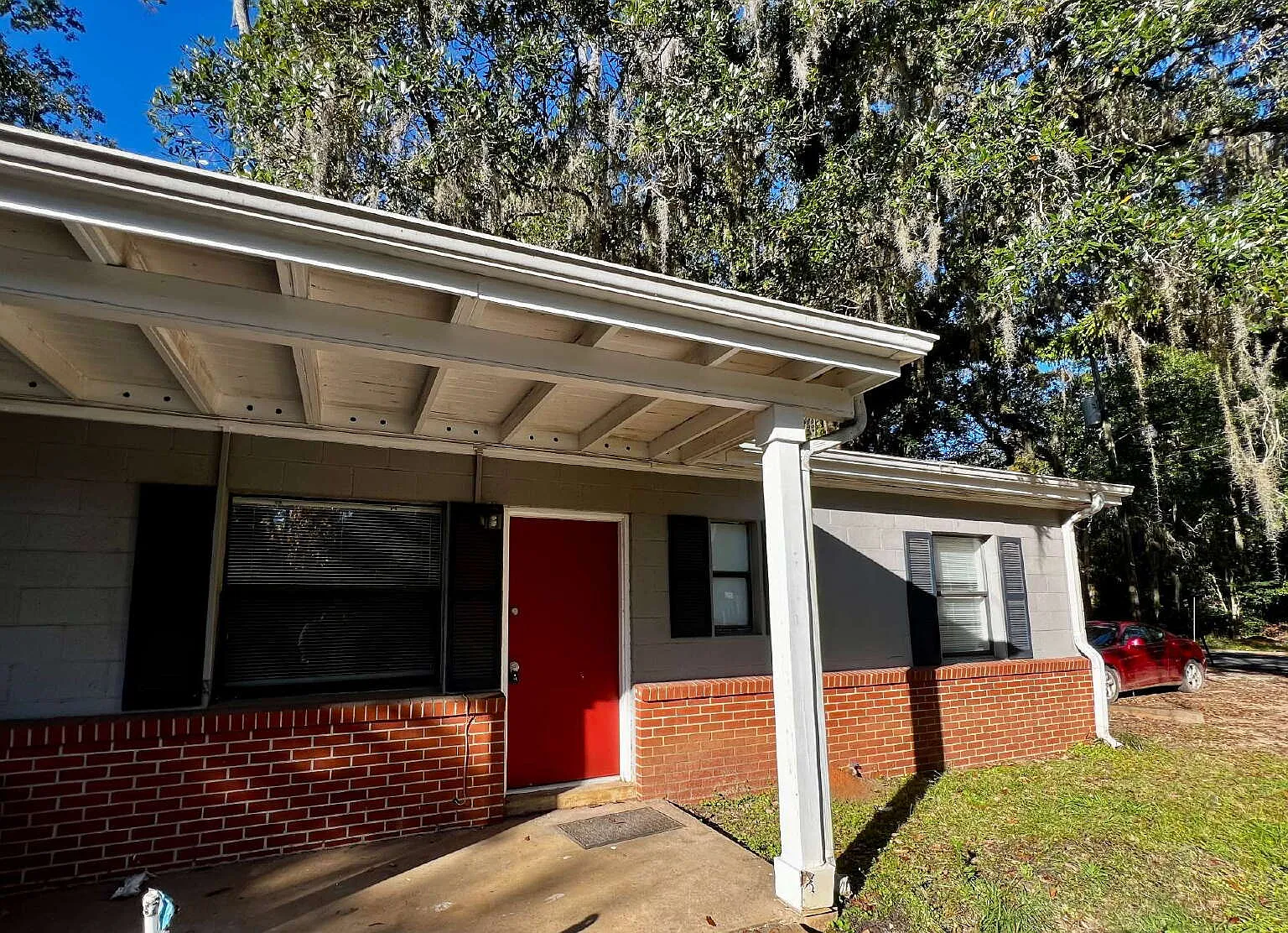 2 bed, 1.0 bath, 744 sqft, $950 — Photo 1