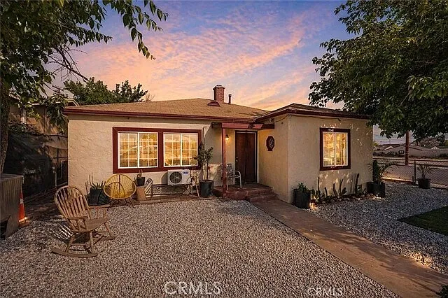 3 bed, 1367 sqft, $2,100 — Photo 1