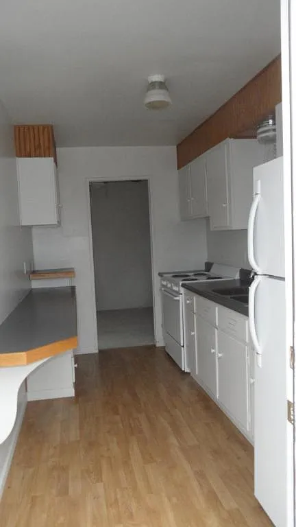2116 SW Morningside Dr — Photo 2