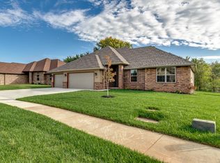 1540 S Ledgestone Ave, Springfield, MO 65807