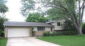 2nd image of 121 E Golden Lake Ln