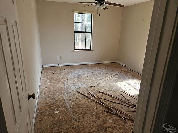3rd image of 2350 Crescent Wood Rd