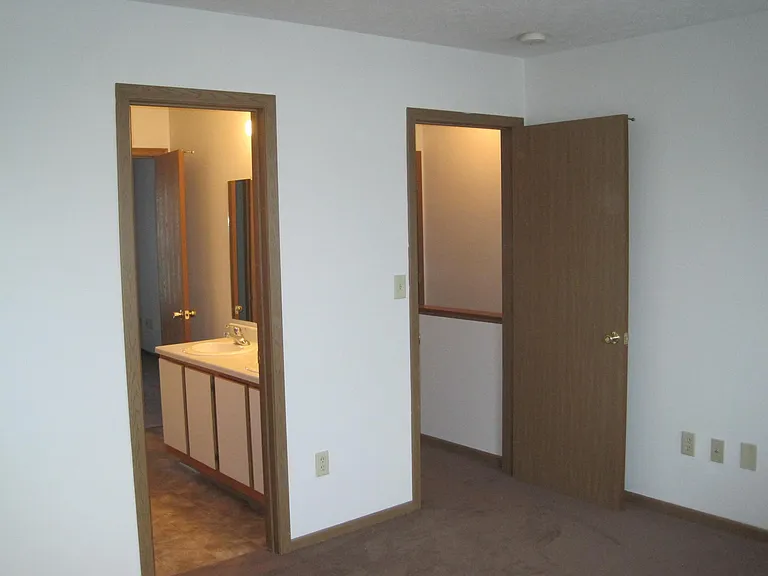 127 Taylor Ave — Photo 6