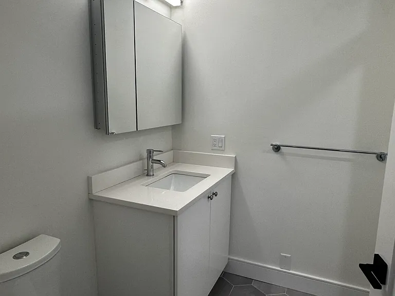 104 Warren St #5P — Photo 10