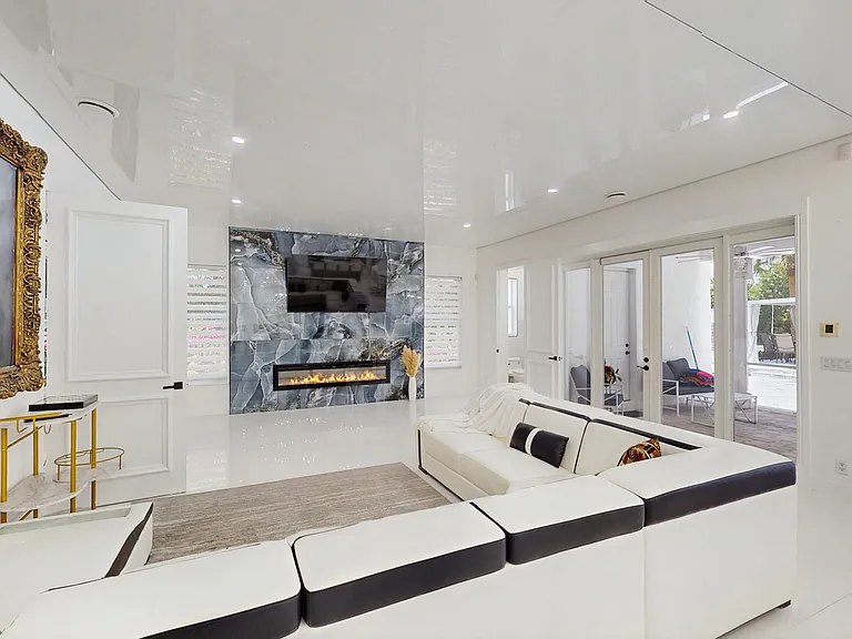 377 Squire Dr — Photo 24
