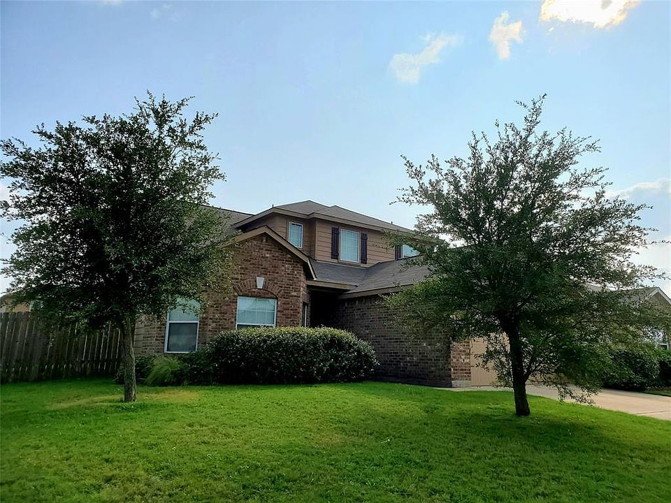 1st image of 2021 Pine Knoll Way