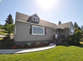 418 E B St, Rainier, OR 97048